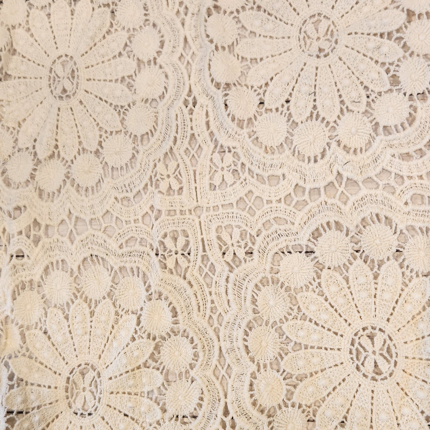21. Cream cotton lace trim piece