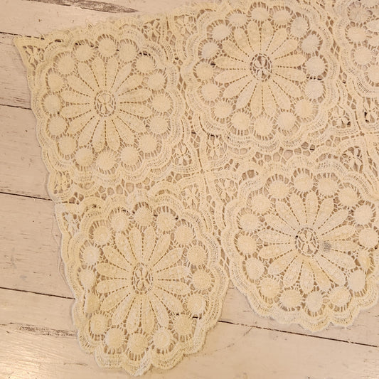 20. Cream cotton lace trim piece