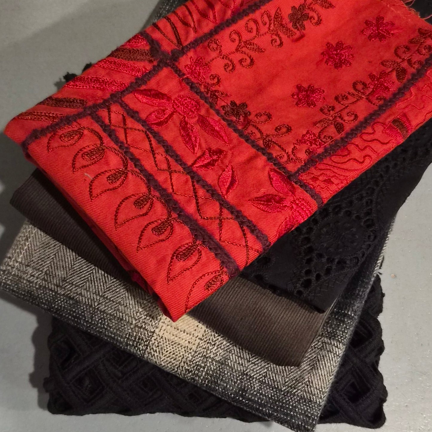 1. 5 pieces assorted cotton fabrics