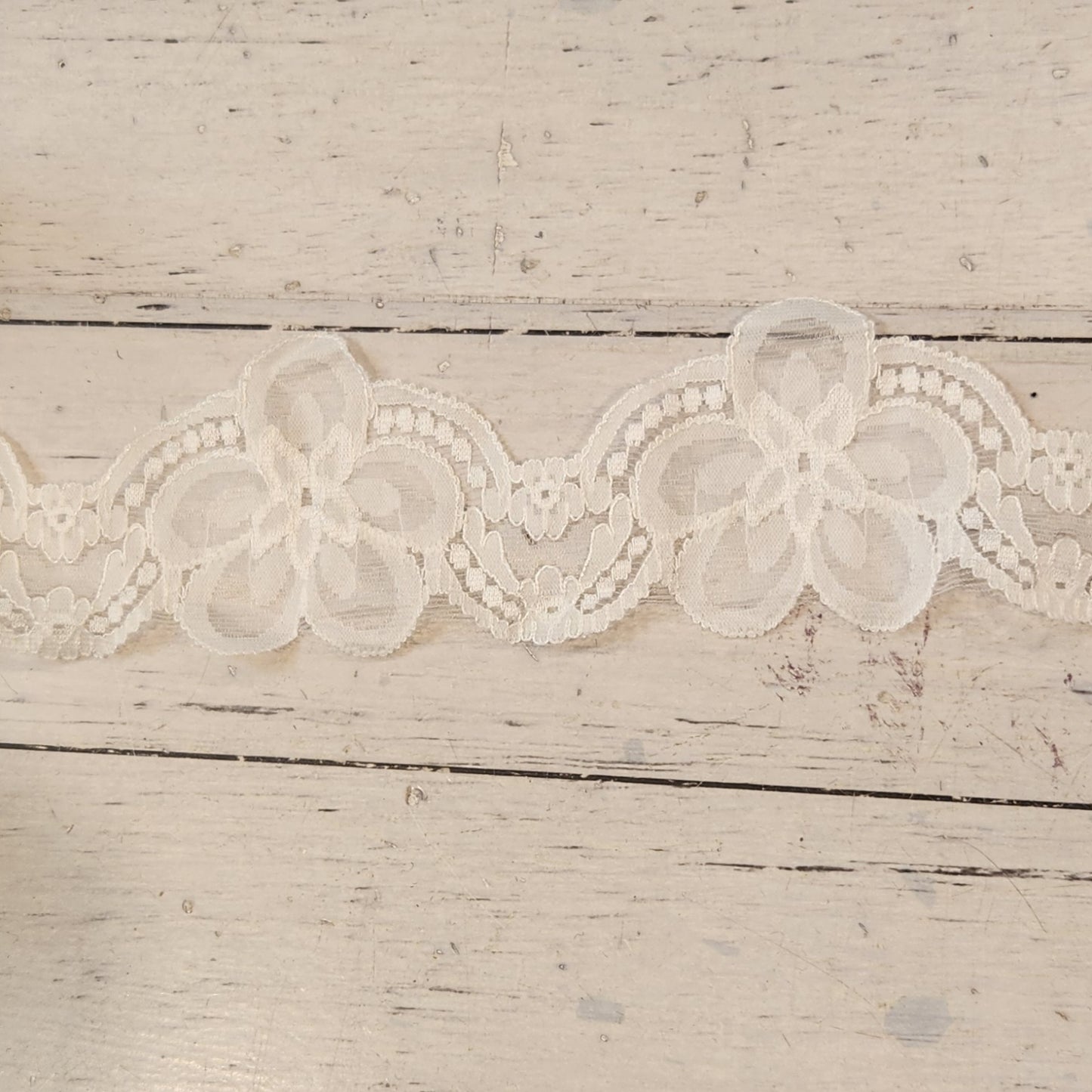 White daisy Trellis lace