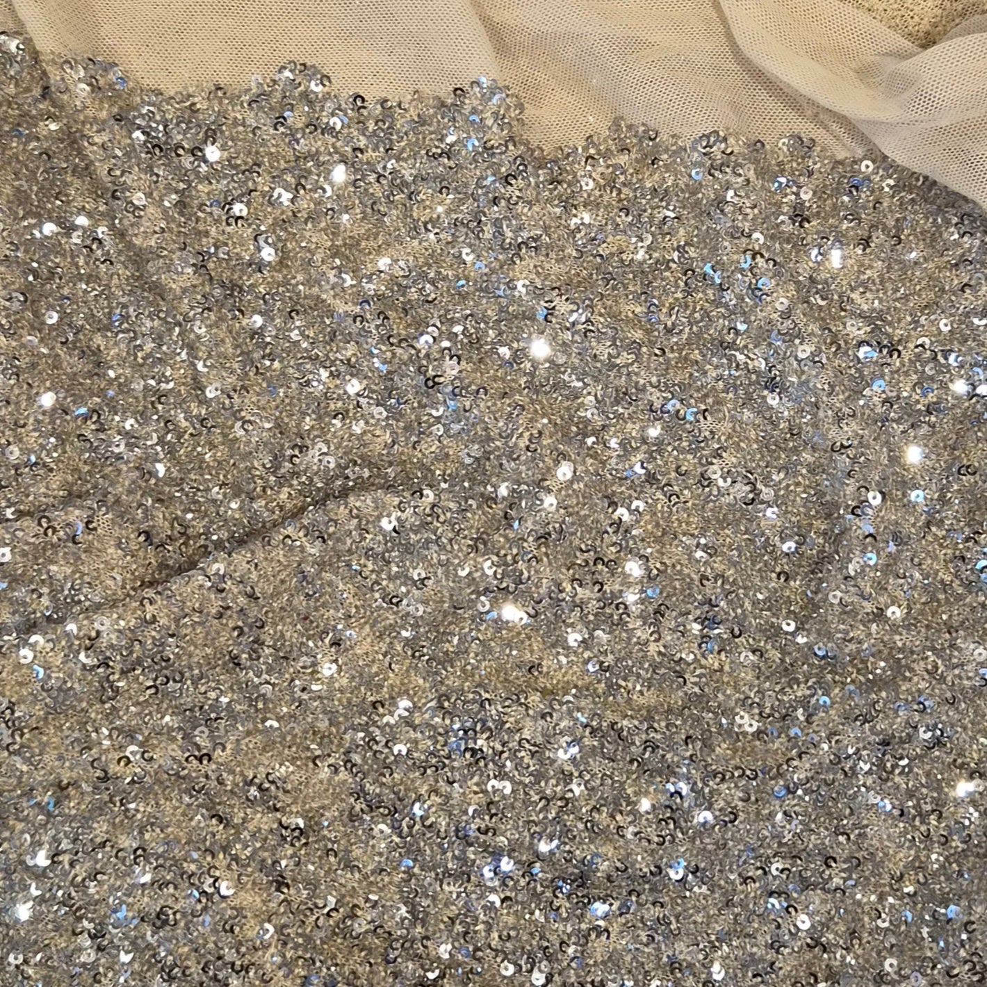 1.2m Silver sequin mesh