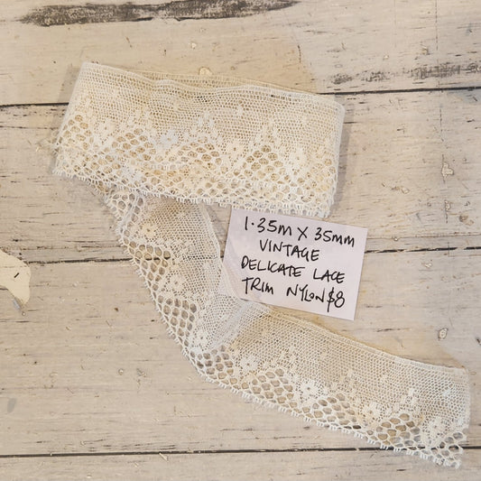 1.35m Vintage delicate lace