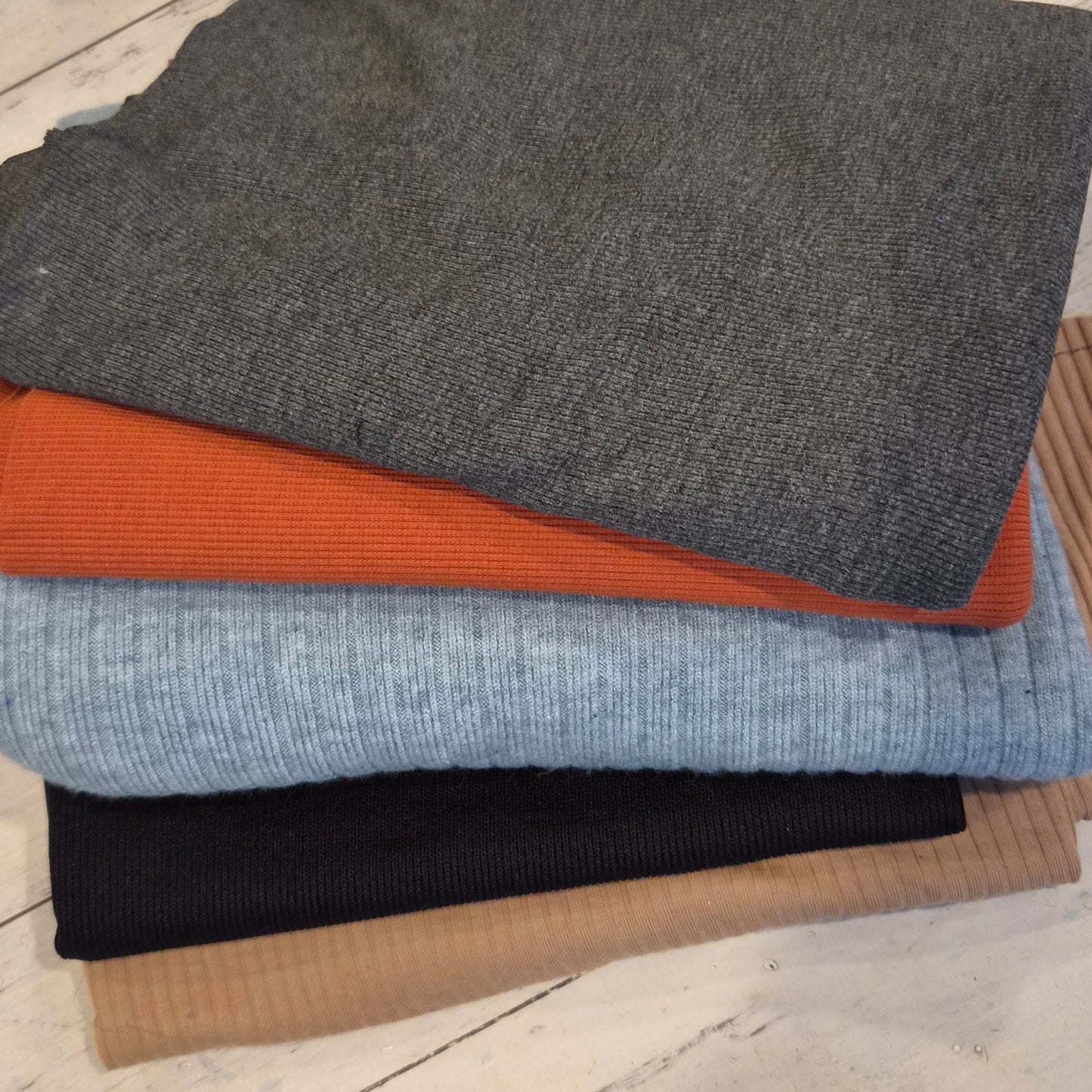 12. 5 pieces assorted knits and jersey