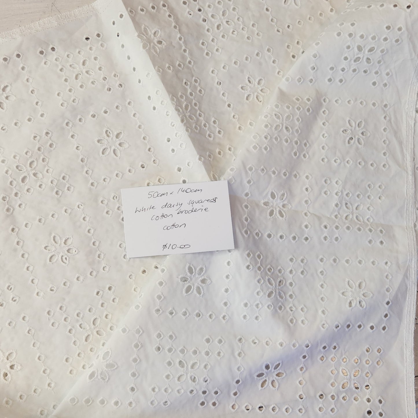 50cm White daisy squares