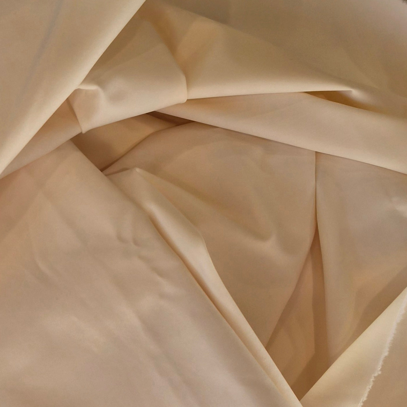 1.2m Palest lemon stretch shirting