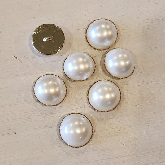 Pearl dome button