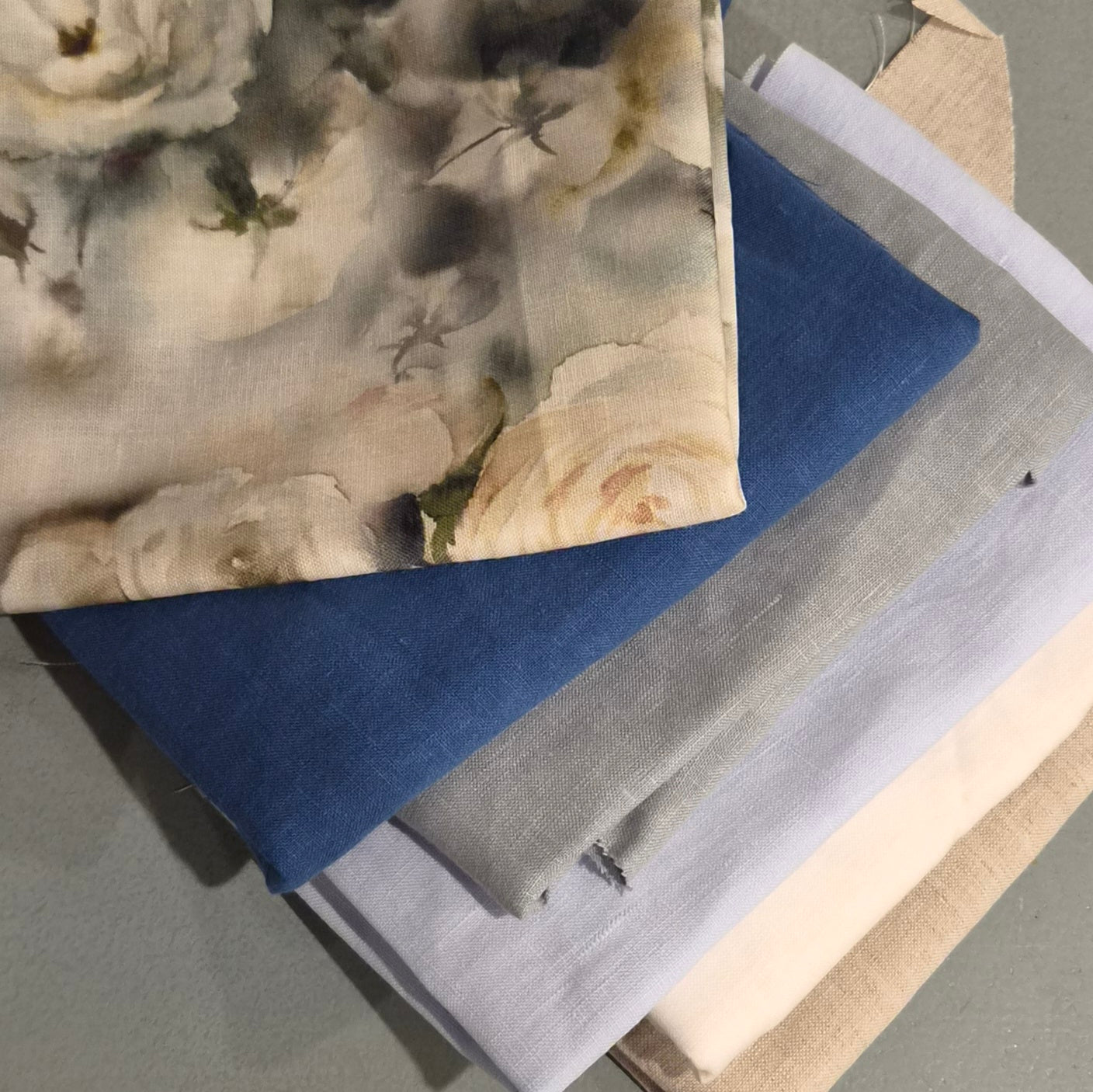 3. 6 pieces assorted linen